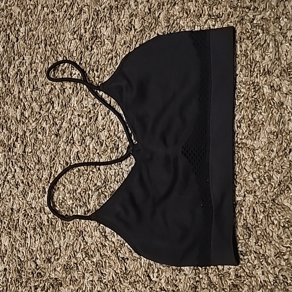 Girls youth XS exhilaration sports bra. Black